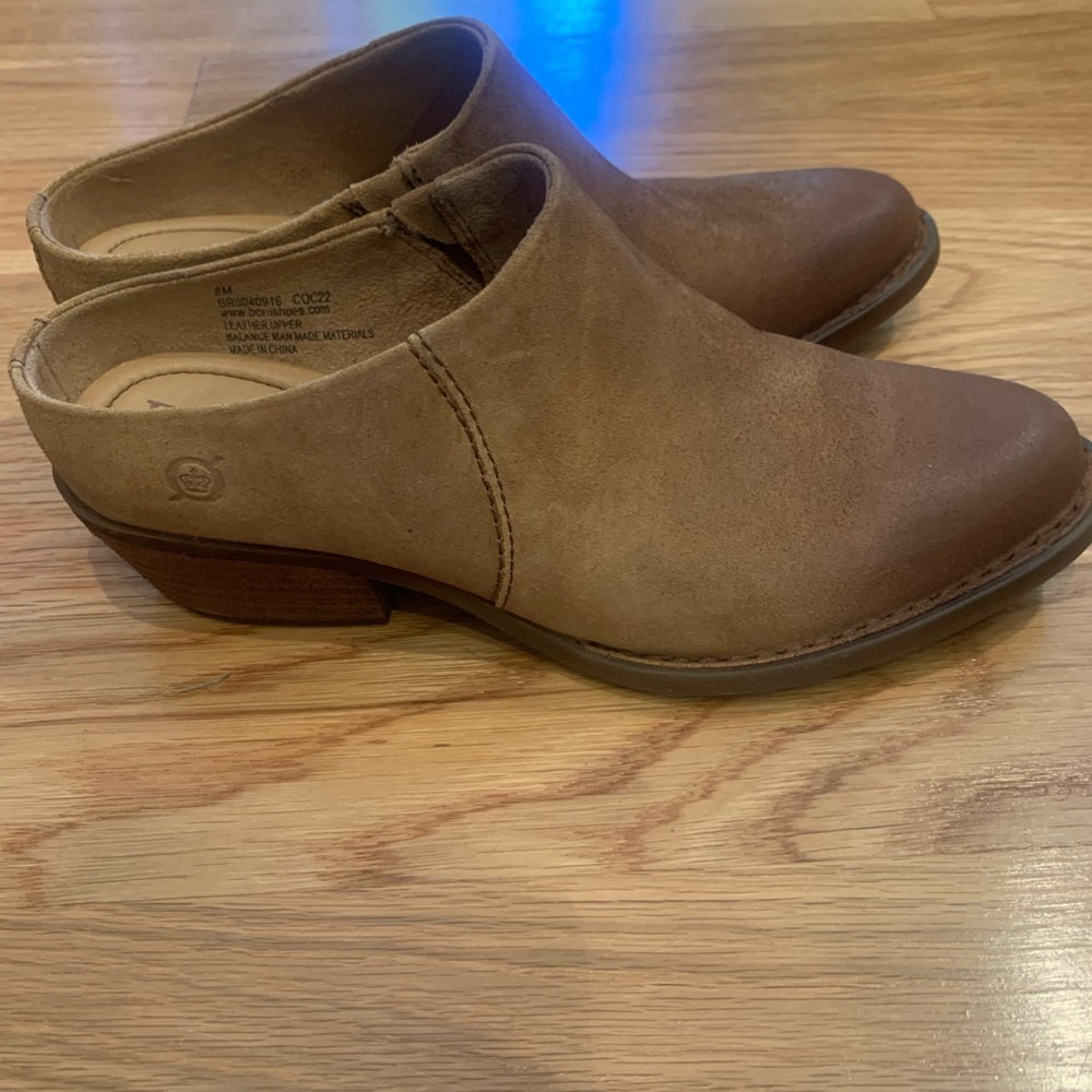 New Born Shaya Clogs, tan colored, size 8